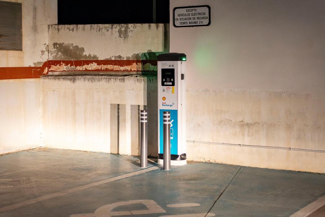 Images Shell Recharge Charging Station