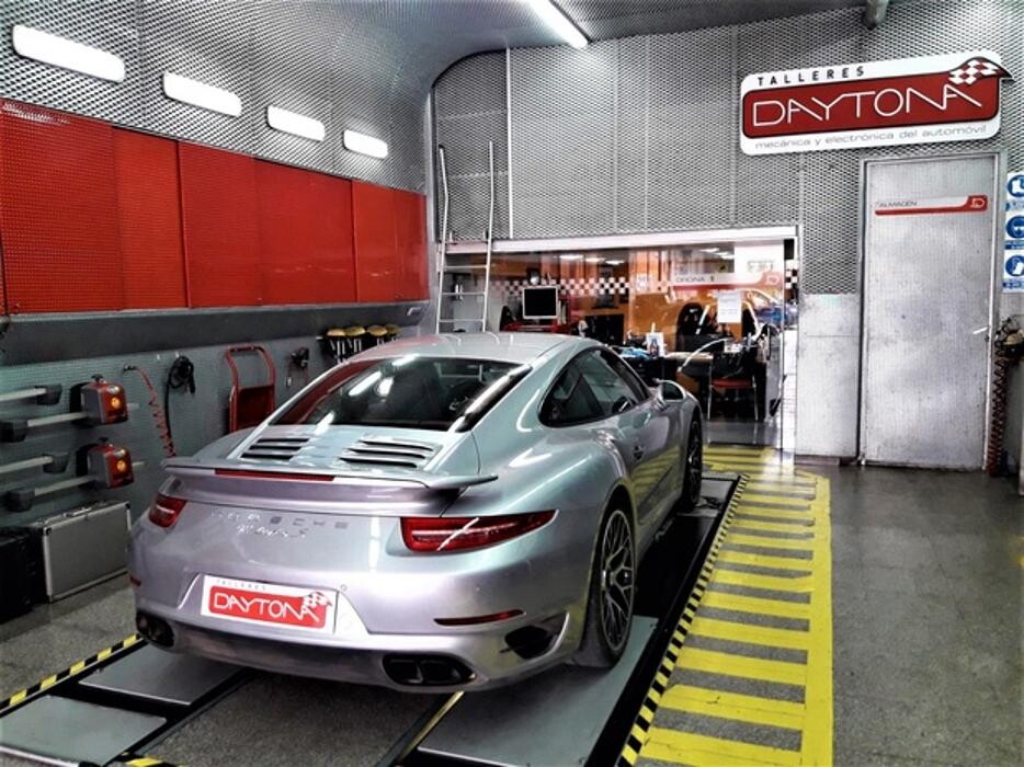 Images TALLERES DAYTONA Castrol Service