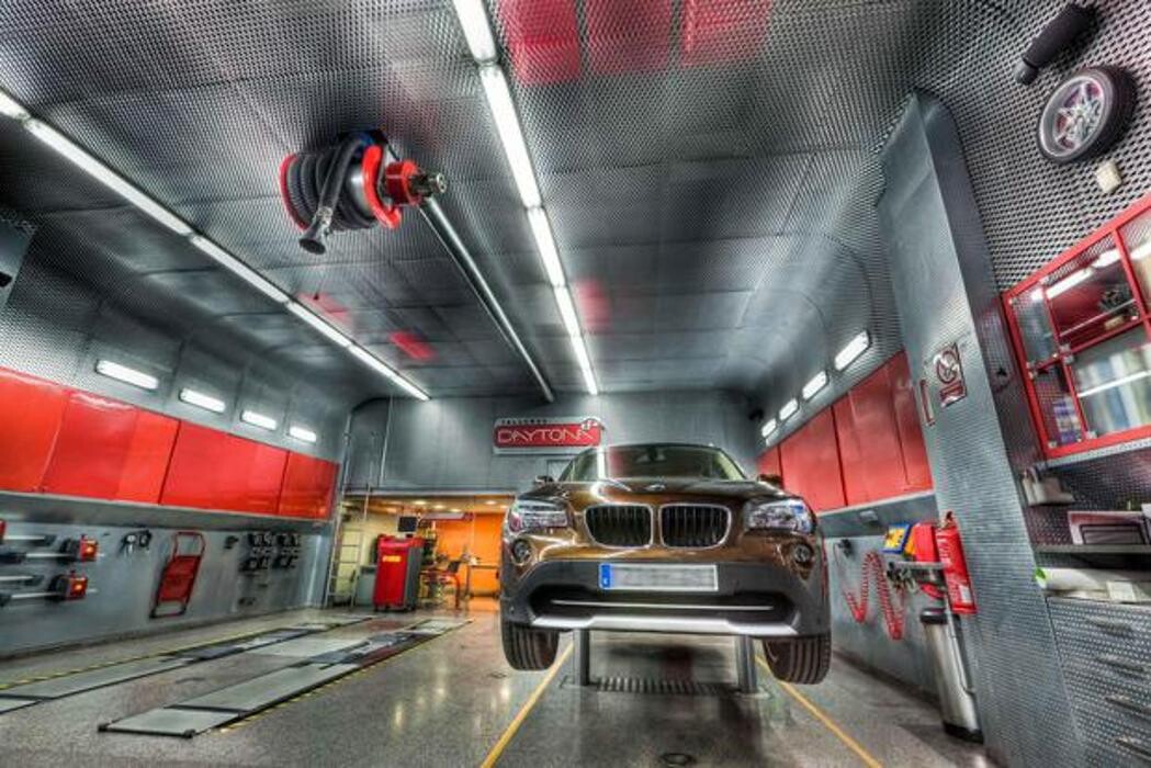 Images TALLERES DAYTONA Castrol Service