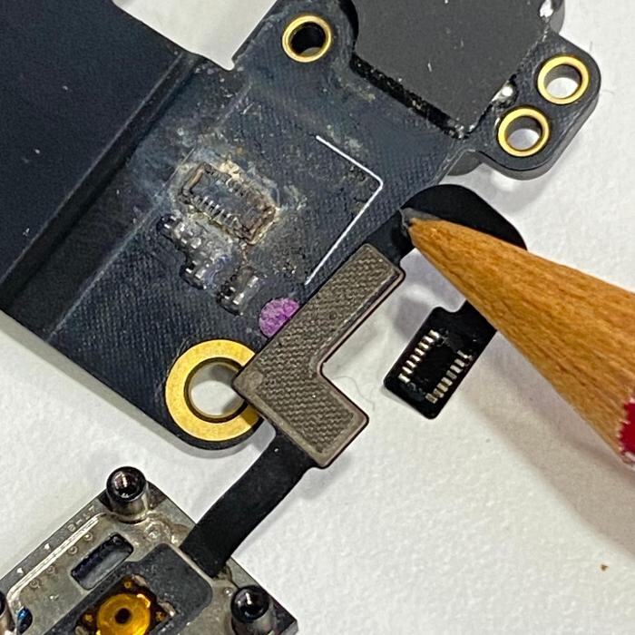 Images DANIEL GONTÁN Reparación de placas Apple