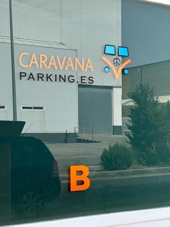 Images CARAVANA PARKING