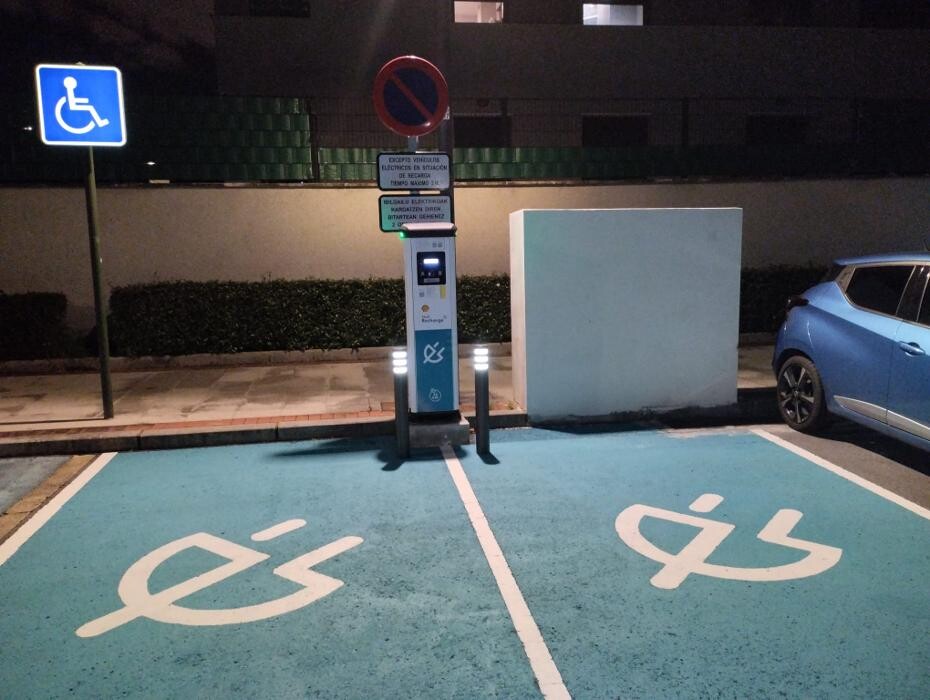 Images Shell Recharge Charging Station