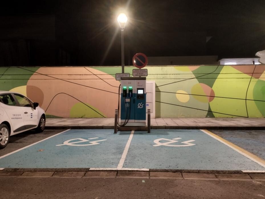 Images Shell Recharge Charging Station
