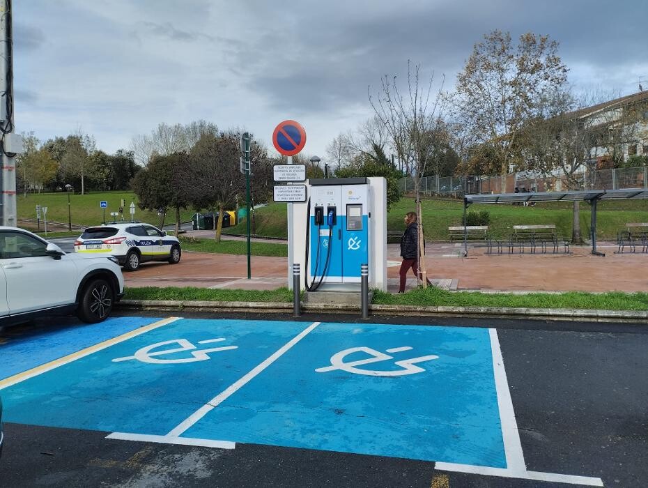 Images Shell Recharge Charging Station