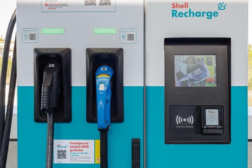 Images Shell Recharge Charging Station