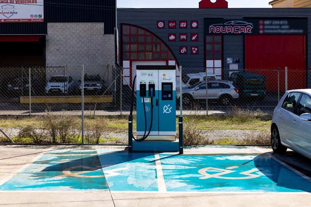 Images Shell Recharge Charging Station