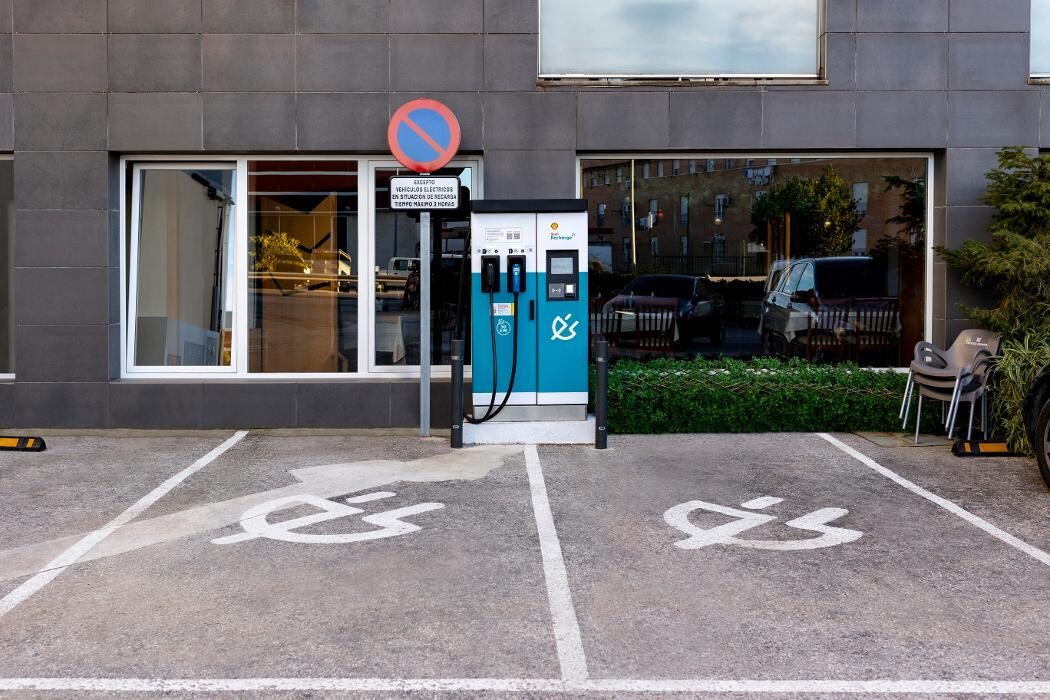 Images Shell Recharge Charging Station