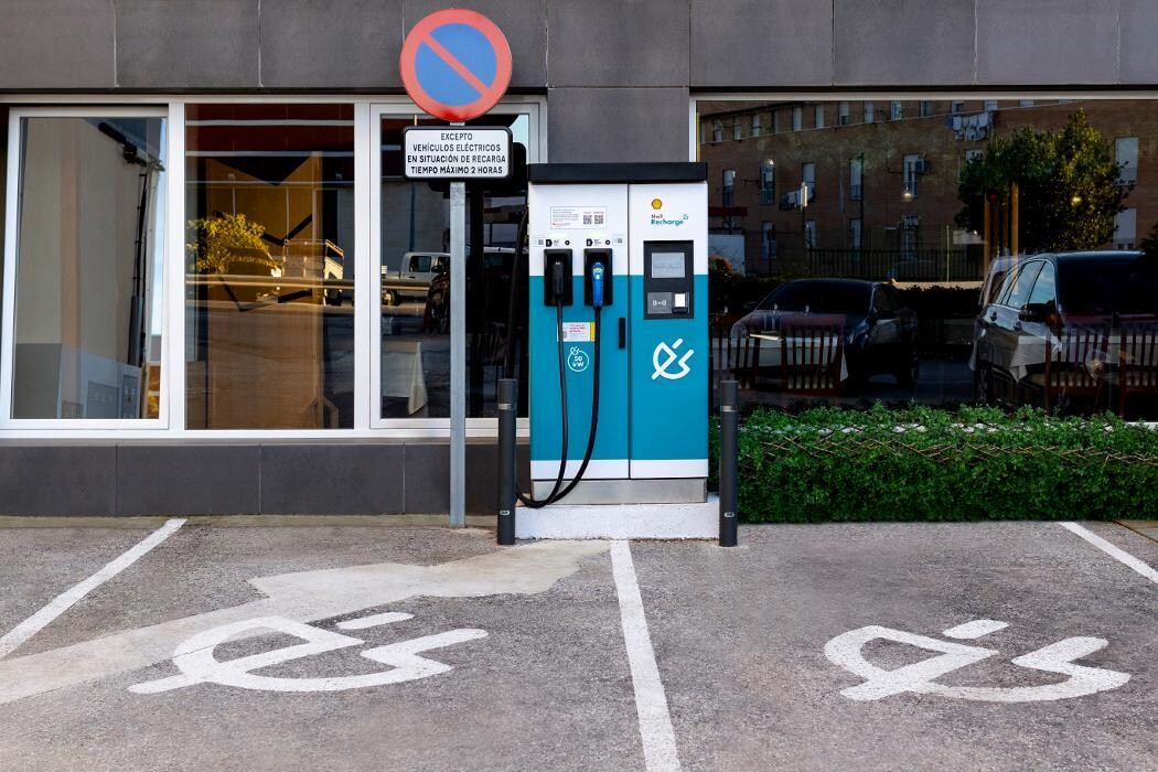 Images Shell Recharge Charging Station