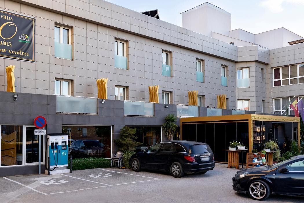 Images ACCIONA Charging Station