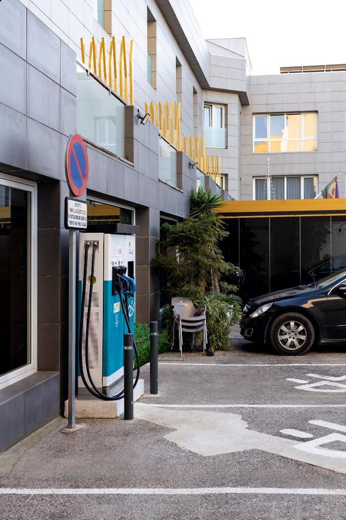 Images ACCIONA Charging Station