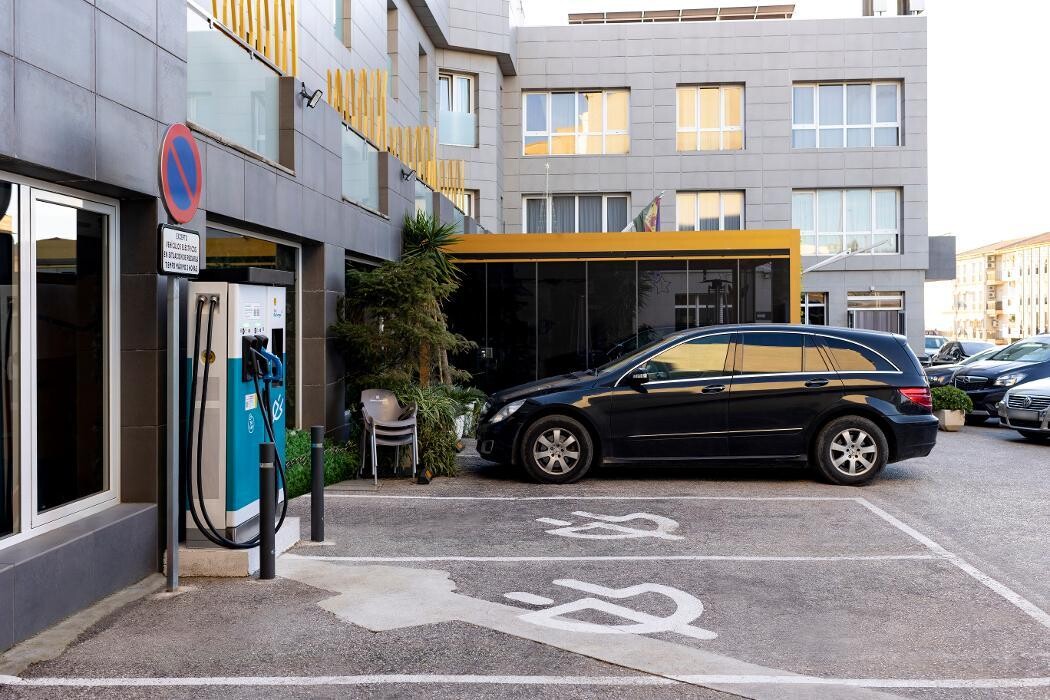 Images ACCIONA Charging Station