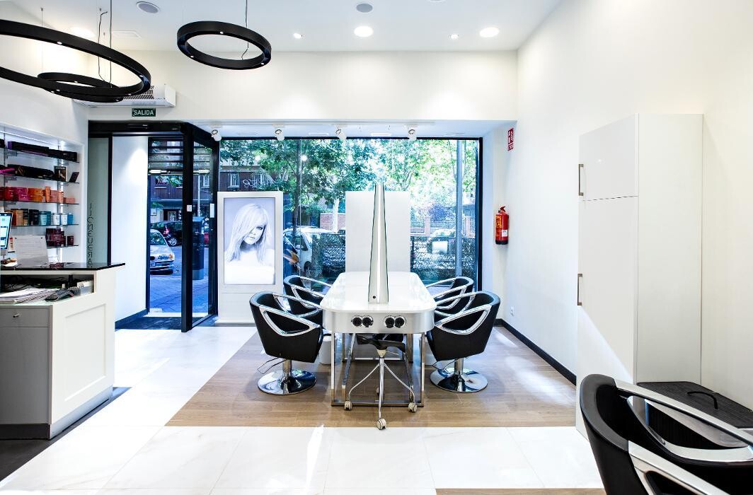 Images Salón Llongueras - Peluquería y Estética Madrid