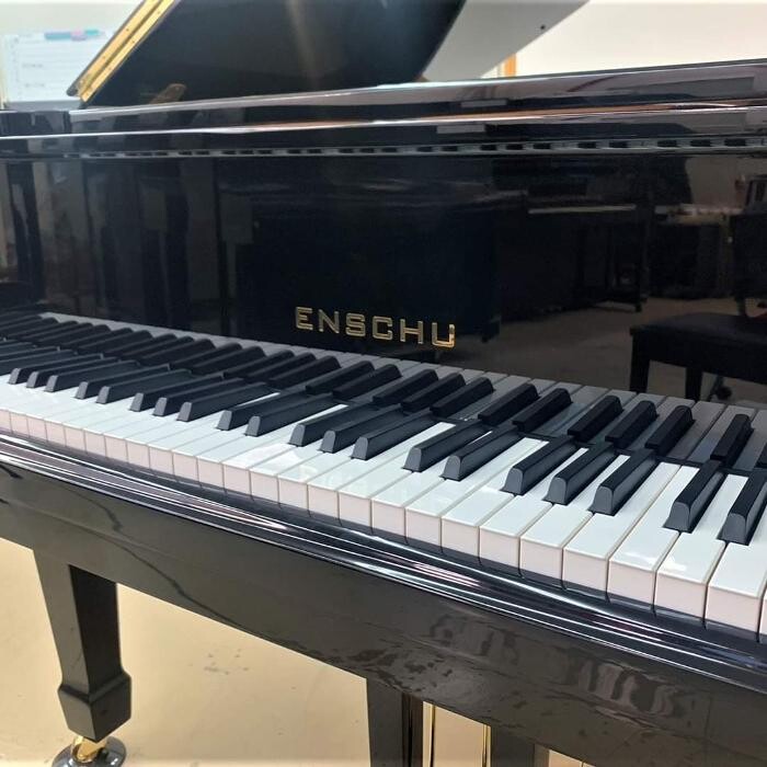 Images Acouhyb PIANO Center. Enschu office
