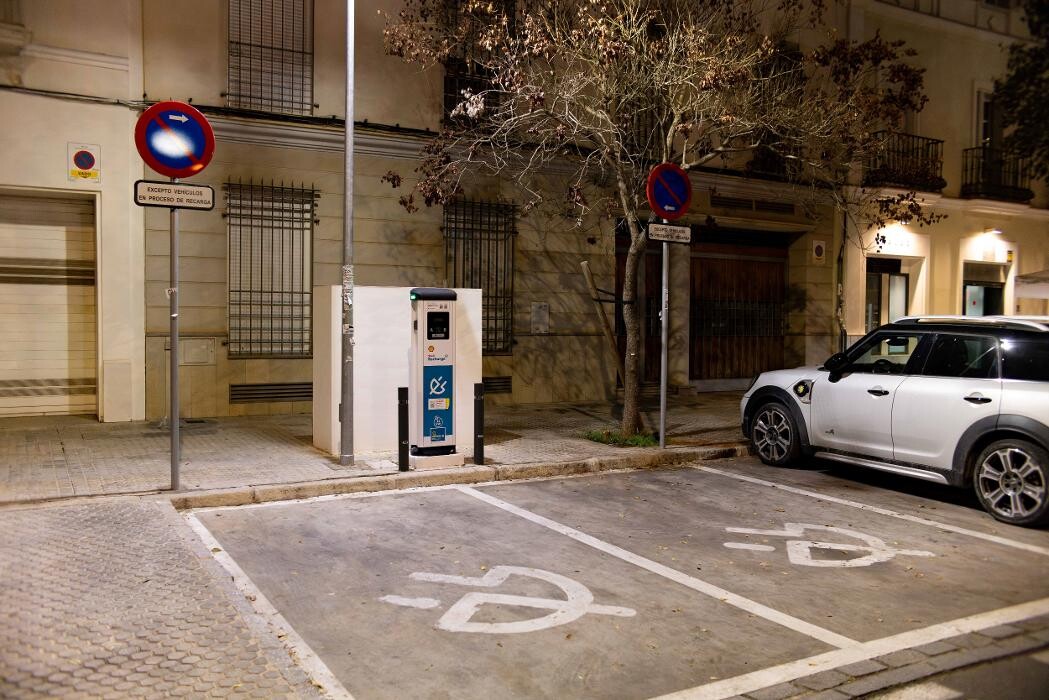 Images Shell Recharge Charging Station