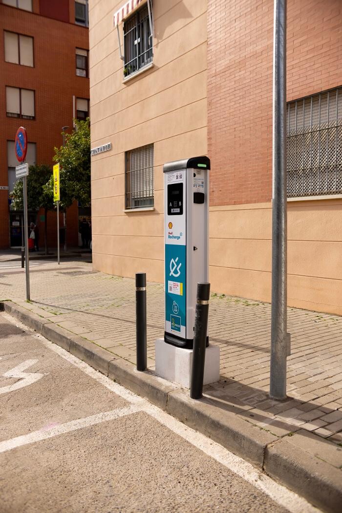 Images Shell Recharge Charging Station
