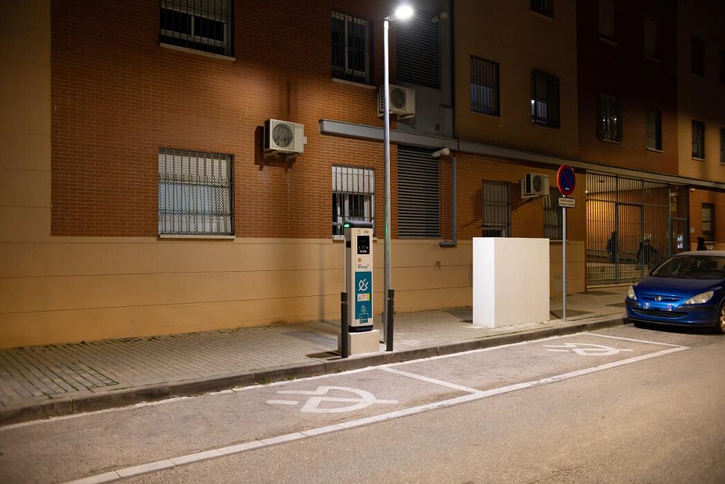 Images Shell Recharge Charging Station