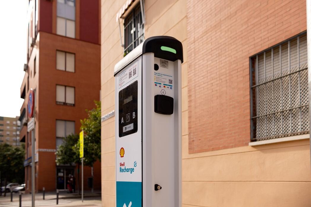 Images Shell Recharge Charging Station