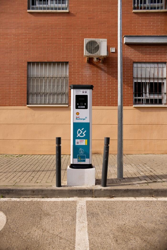 Images Shell Recharge Charging Station