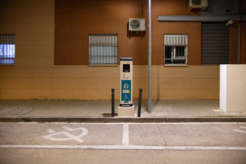 Images Shell Recharge Charging Station