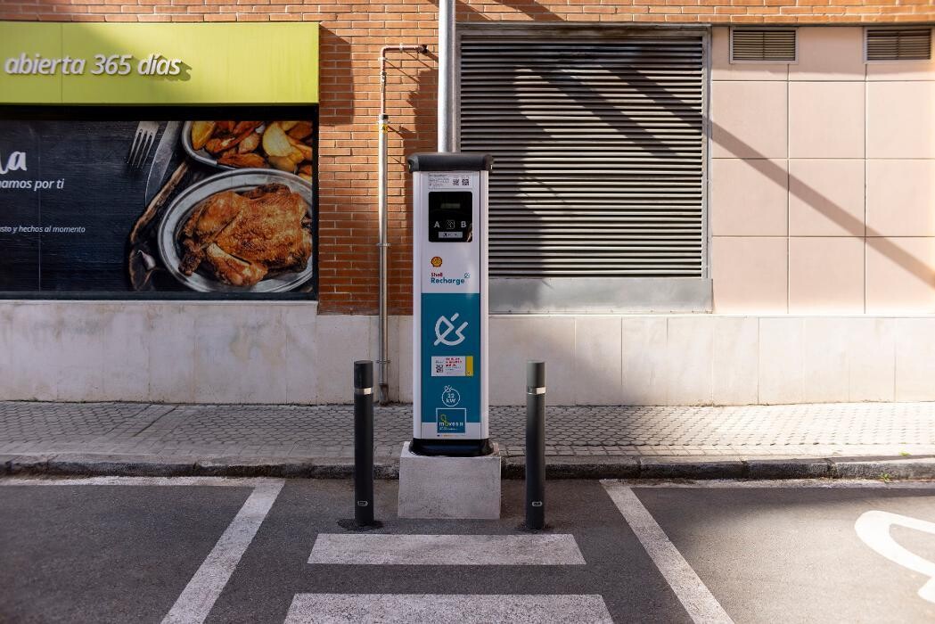 Images Shell Recharge Charging Station