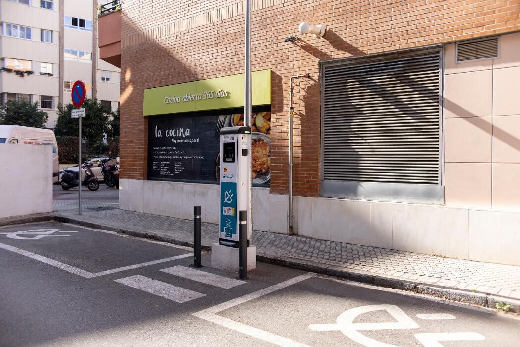 Images Shell Recharge Charging Station