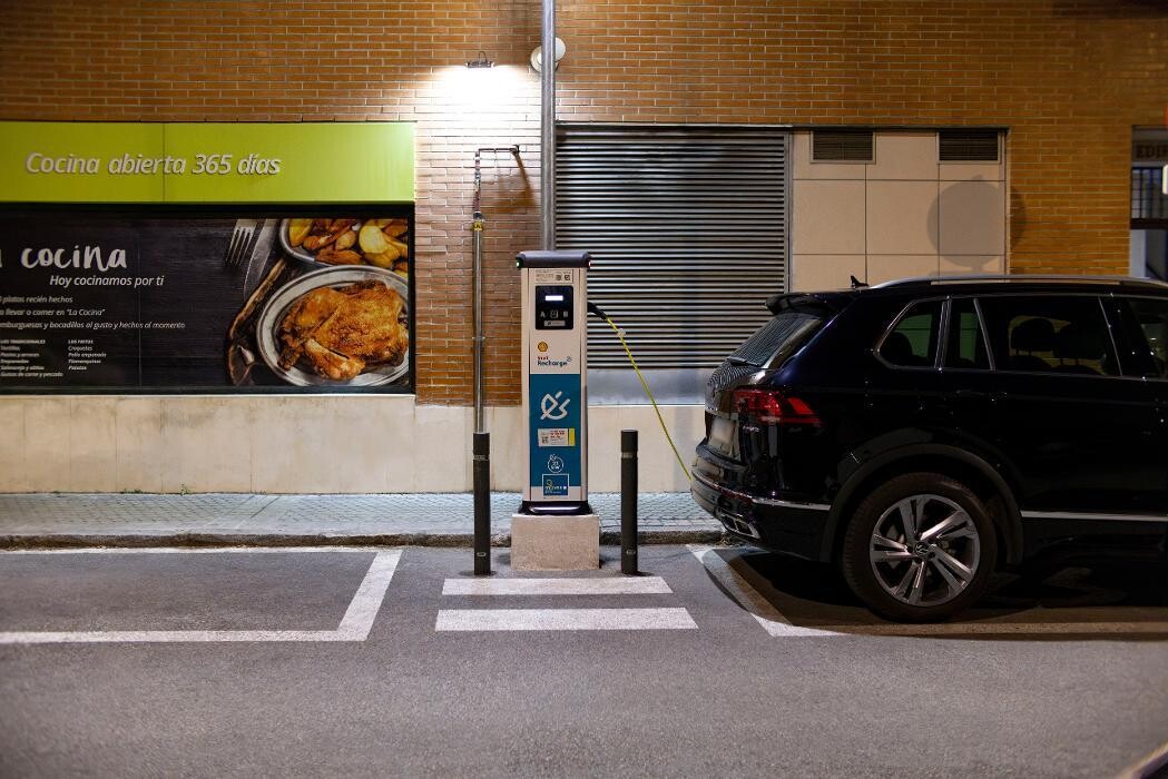 Images Shell Recharge Charging Station