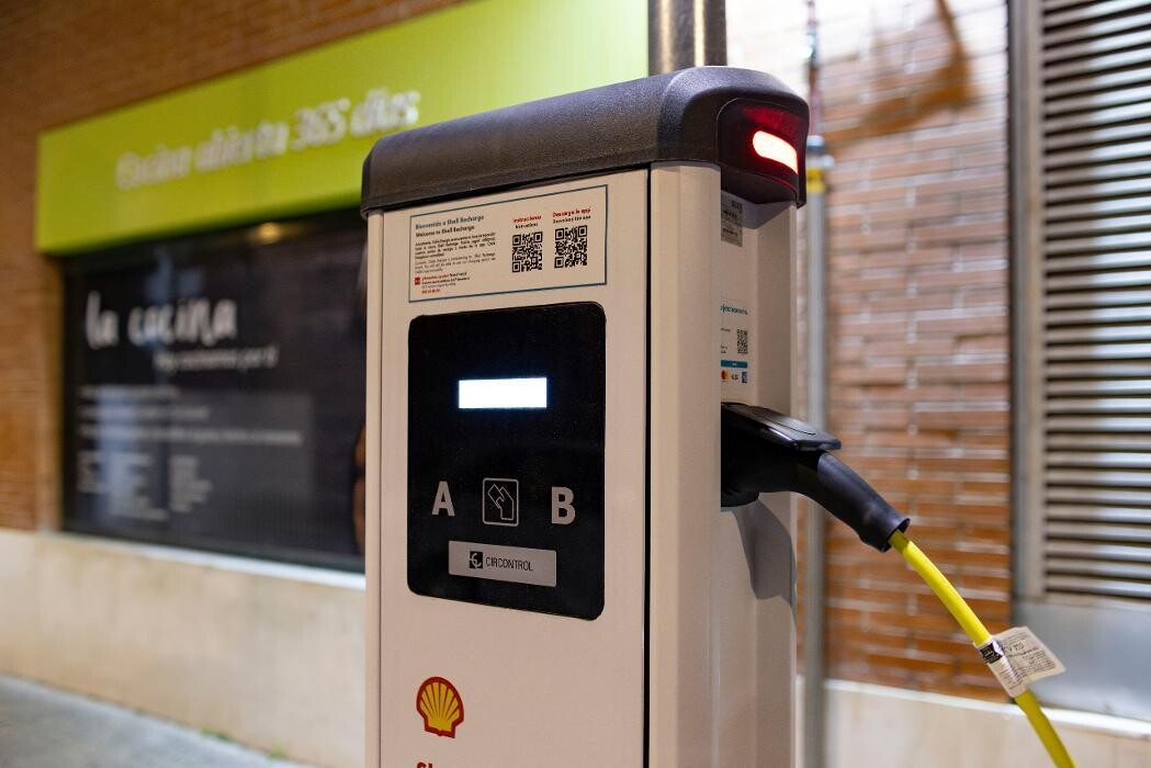 Images Shell Recharge Charging Station