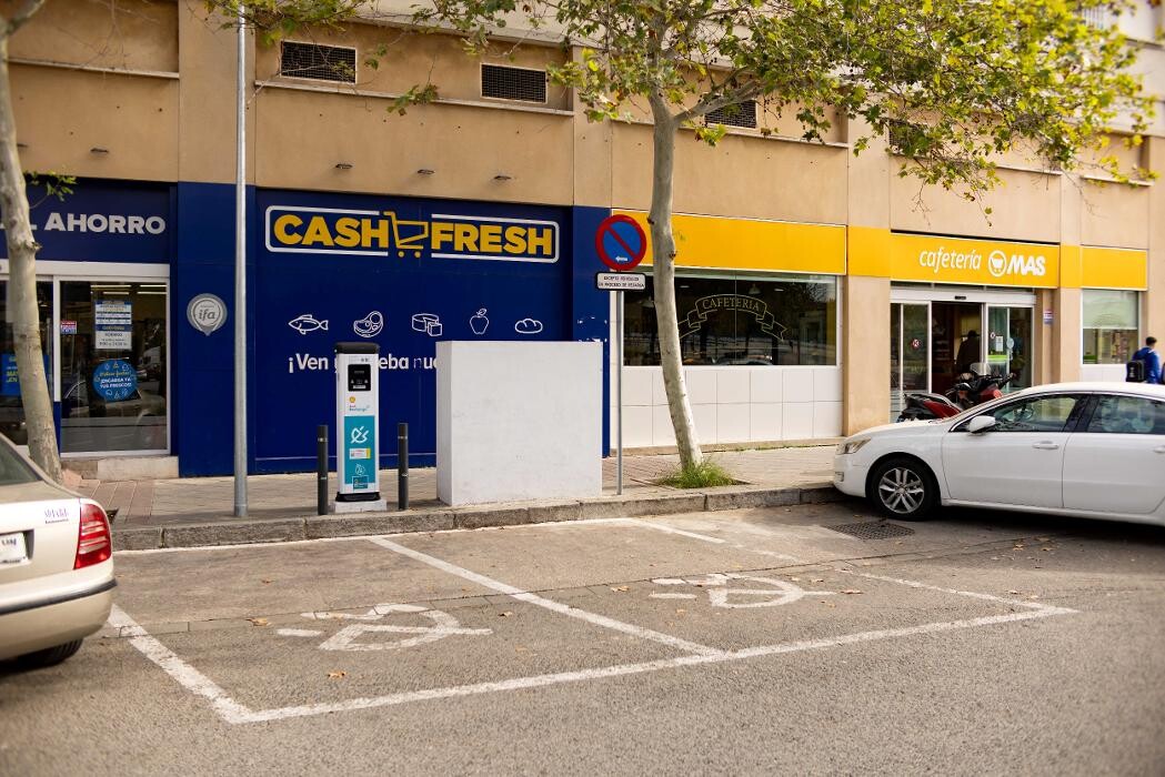 Images Shell Recharge Charging Station