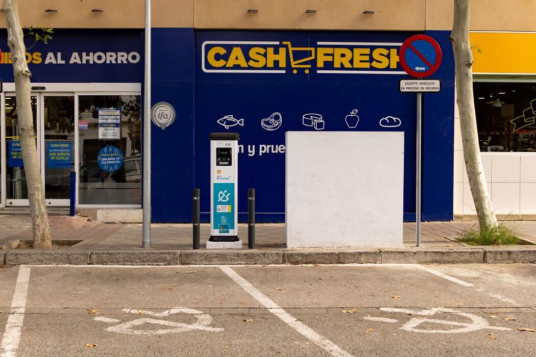 Images Shell Recharge Charging Station