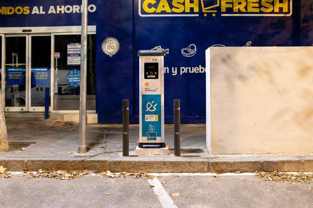 Images Shell Recharge Charging Station