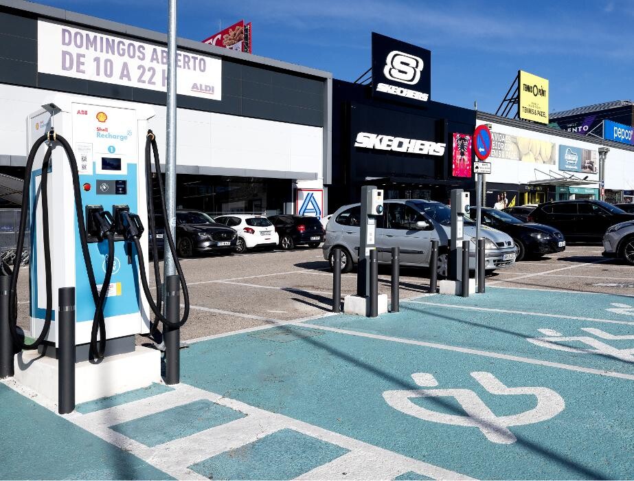 Images Shell Recharge Charging Station