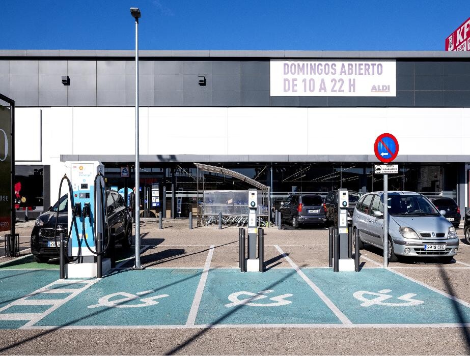 Images ACCIONA Charging Station