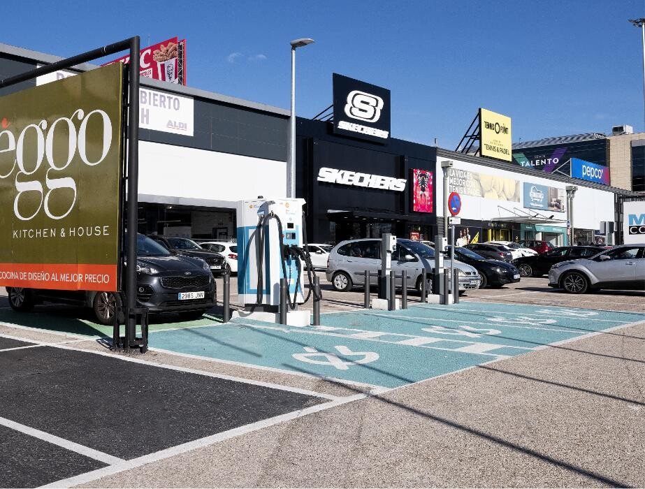 Images ACCIONA Charging Station