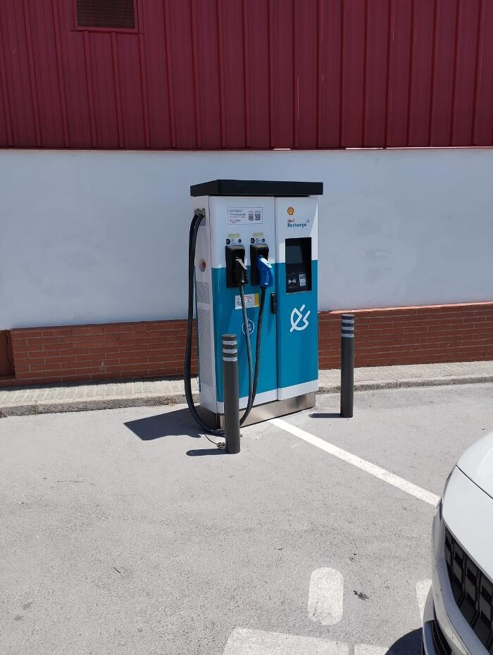 Images ACCIONA Charging Station