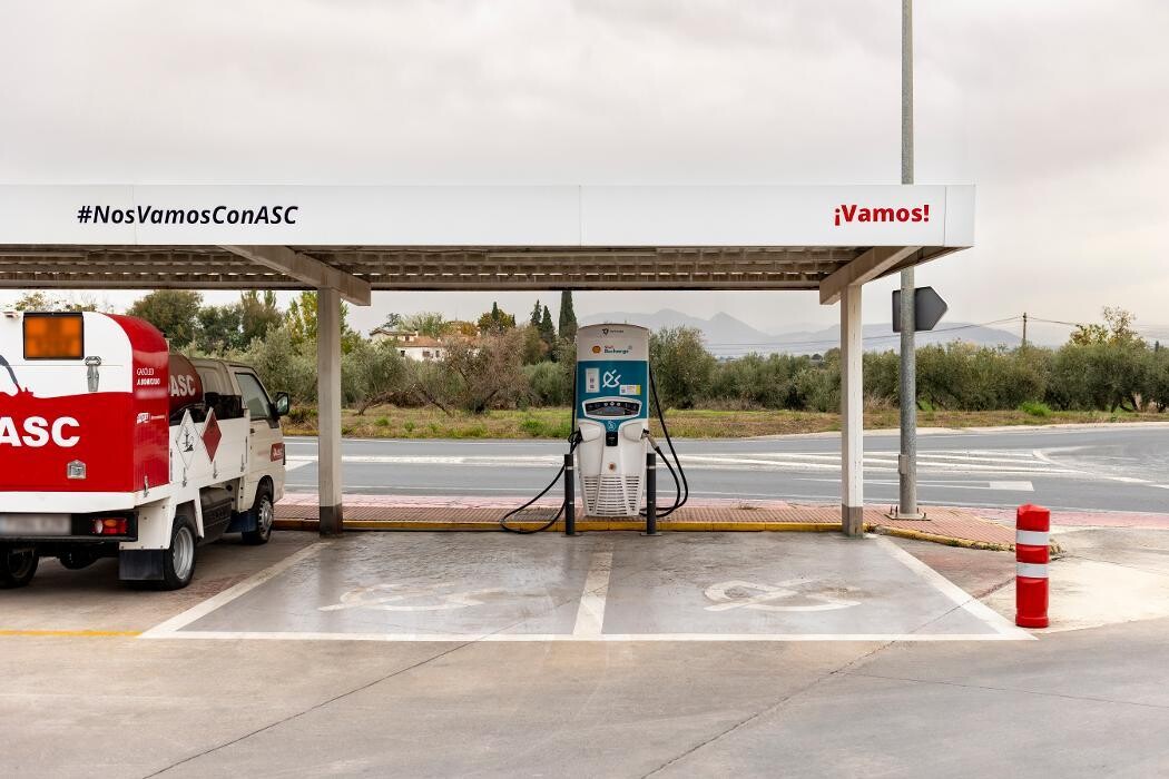 Images Shell Recharge Charging Station