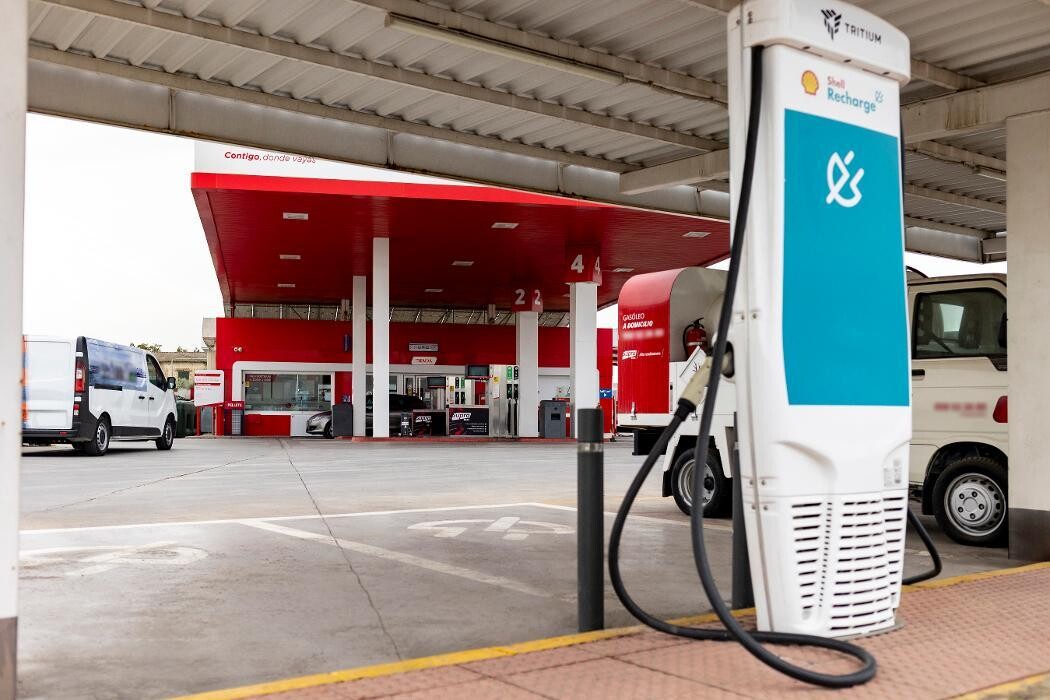 Images Shell Recharge Charging Station