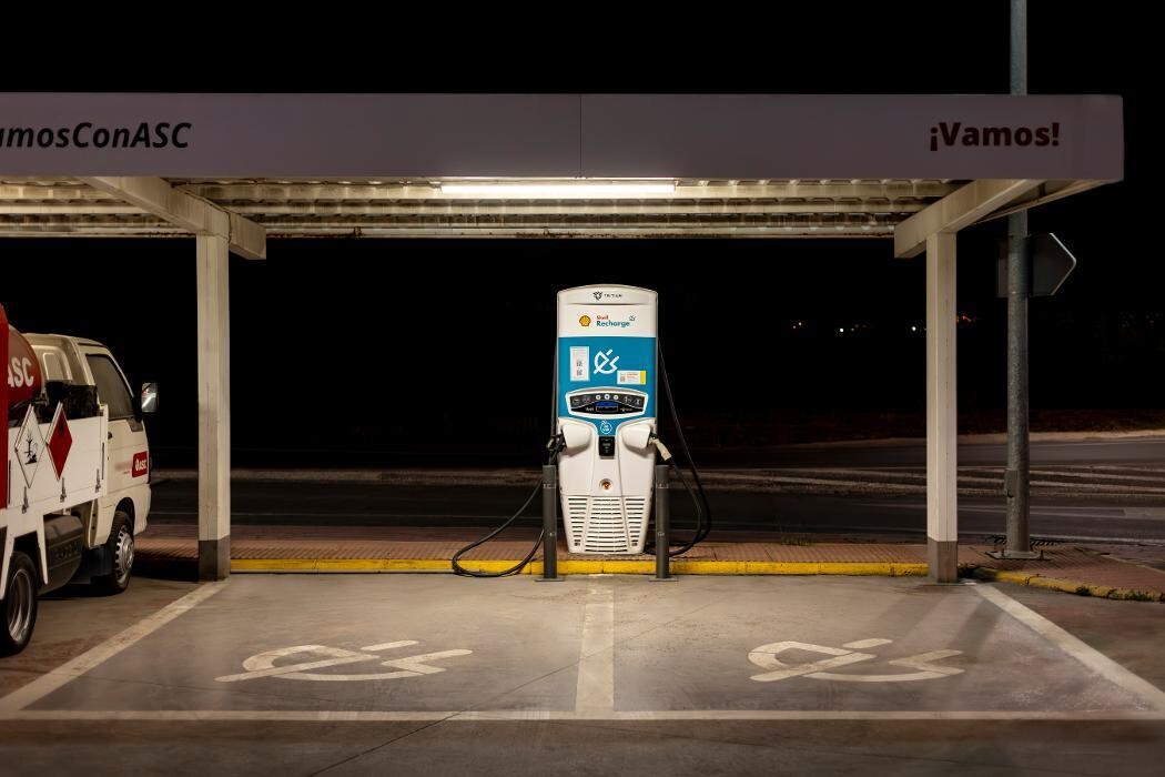 Images Shell Recharge Charging Station