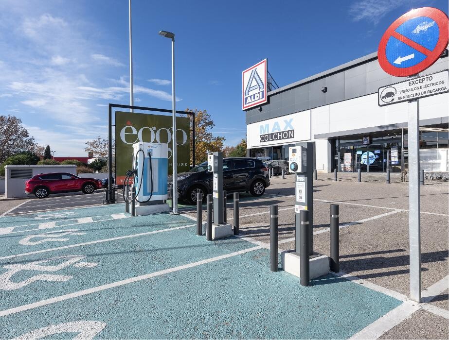 Images ACCIONA Charging Station