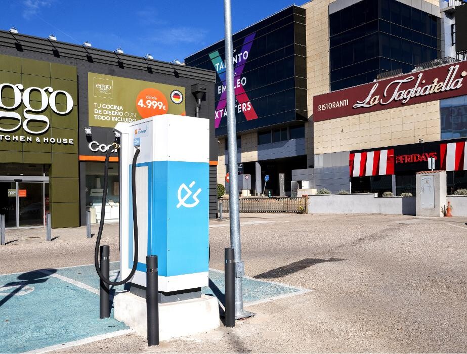 Images ACCIONA Charging Station