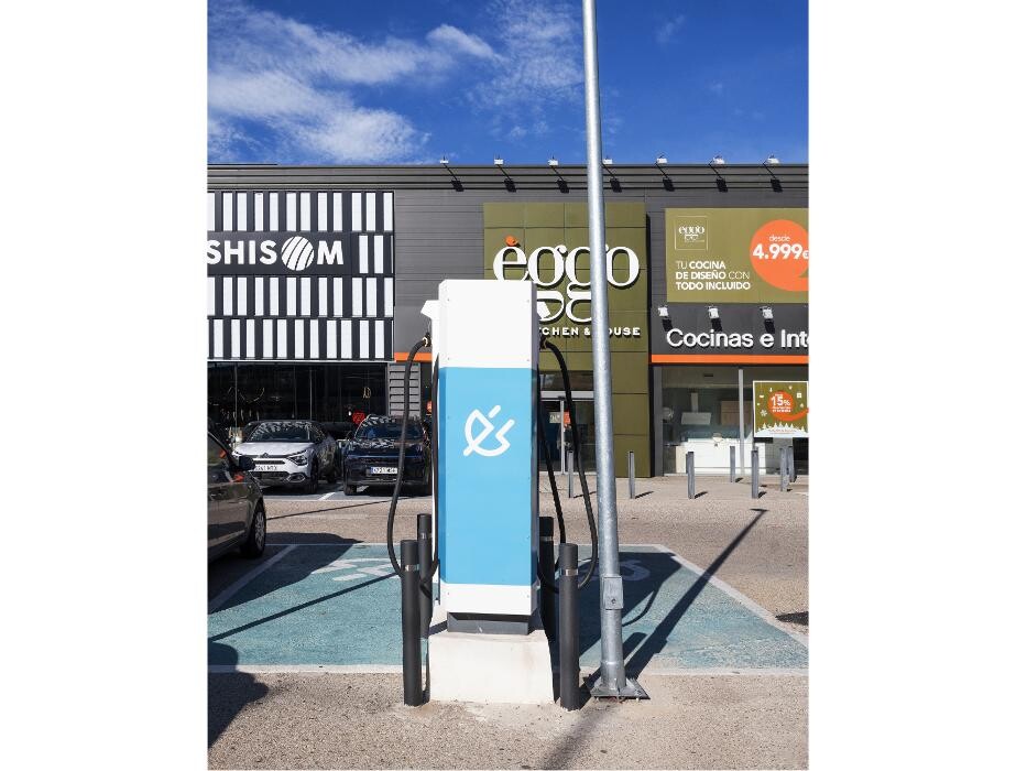Images ACCIONA Charging Station