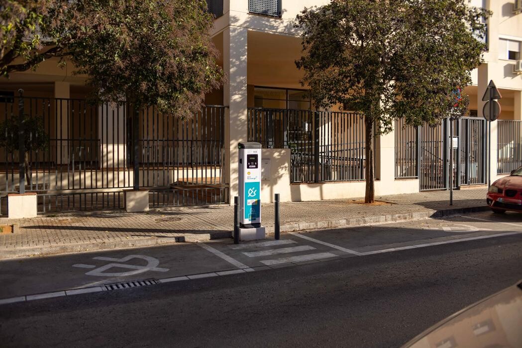 Images Shell Recharge Charging Station