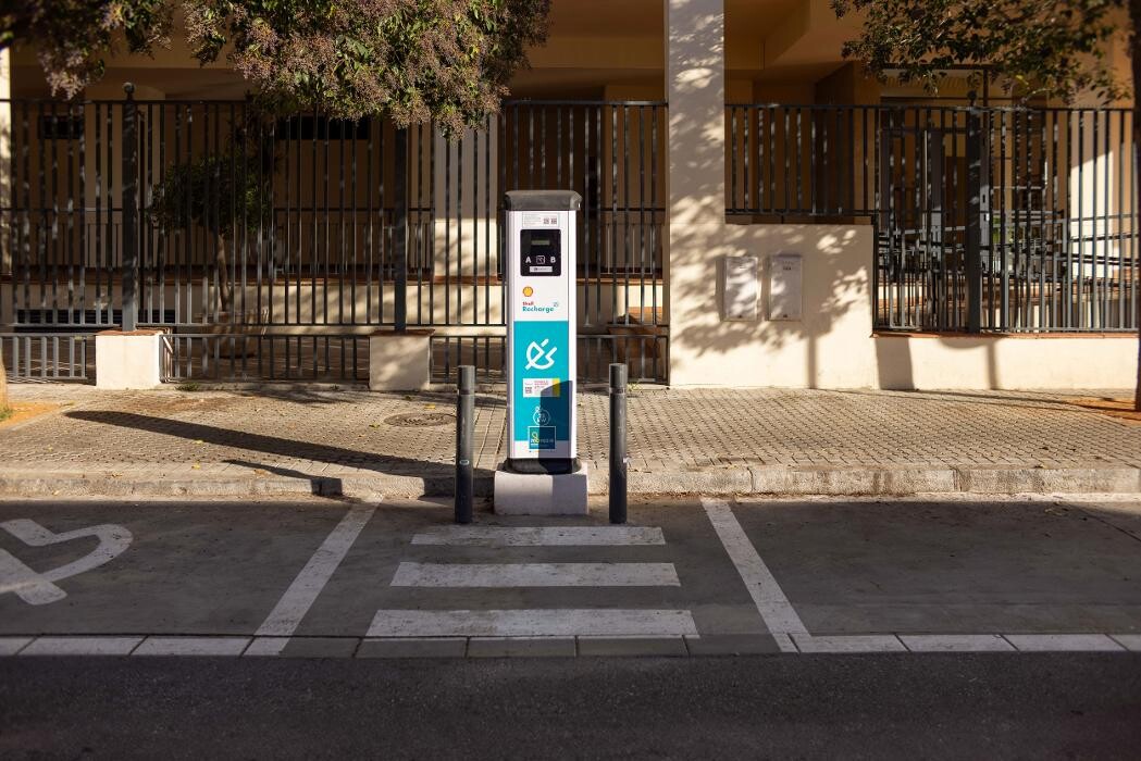 Images Shell Recharge Charging Station