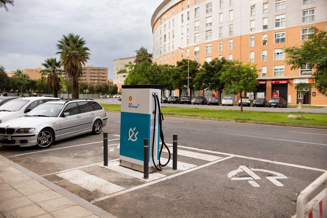 Images Shell Recharge Charging Station
