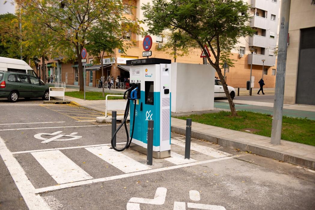 Images Shell Recharge Charging Station