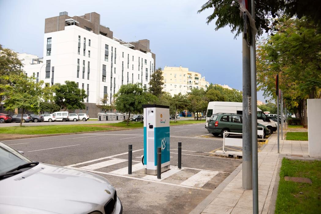 Images Shell Recharge Charging Station