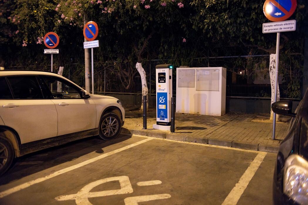 Images Shell Recharge Charging Station