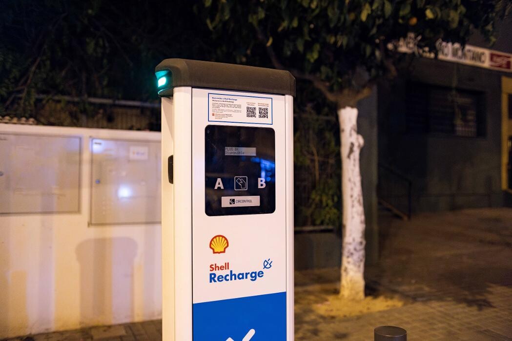 Images Shell Recharge Charging Station