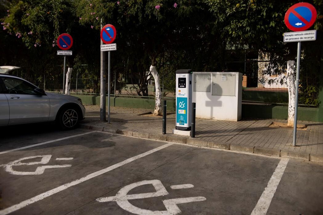 Images Shell Recharge Charging Station