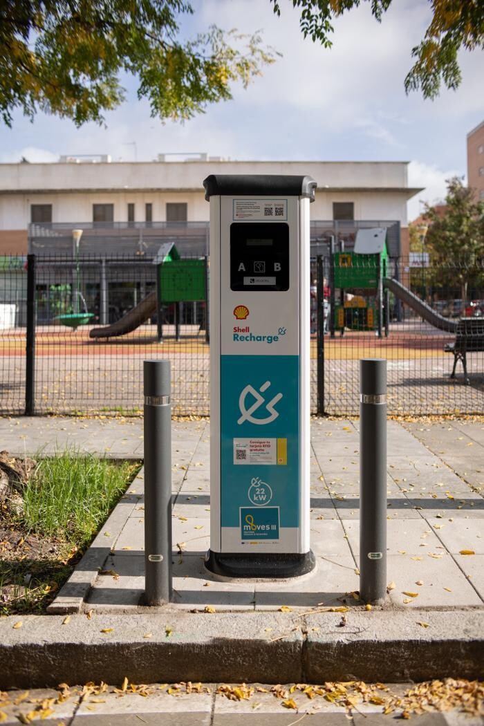 Images Shell Recharge Charging Station