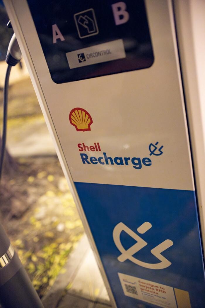 Images Shell Recharge Charging Station